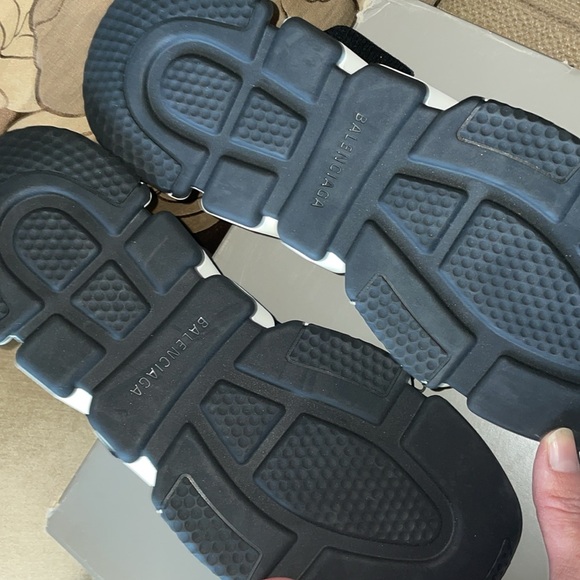 New authentic BALENCIAGA sock sneakers - Picture 4 of 11